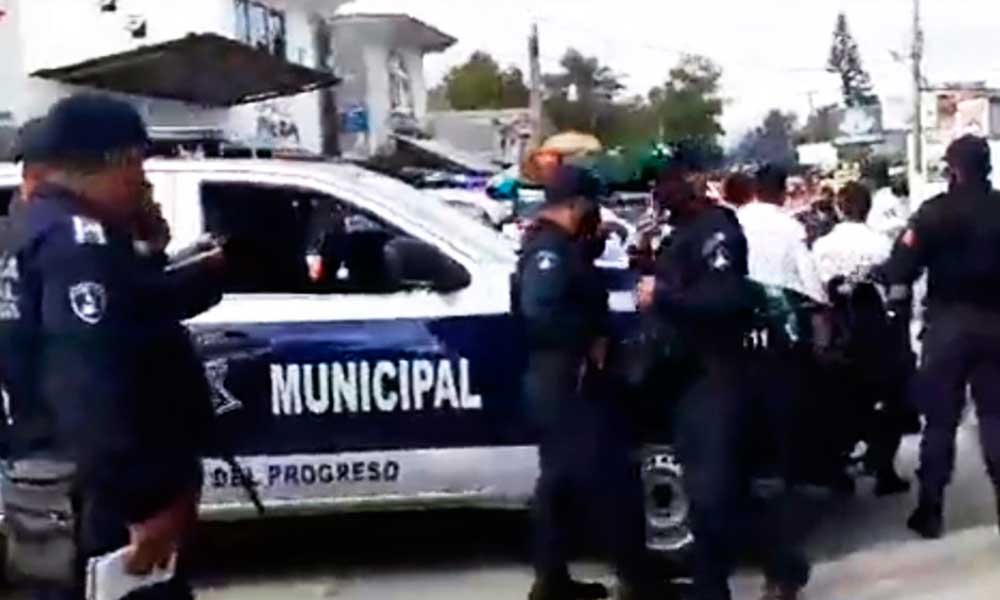 Agreden a policías por impedirlos ingresar a Cuetzalan