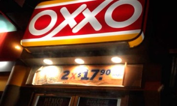 Asaltan Oxxo en Atlixco; dos personas resultaron heridas