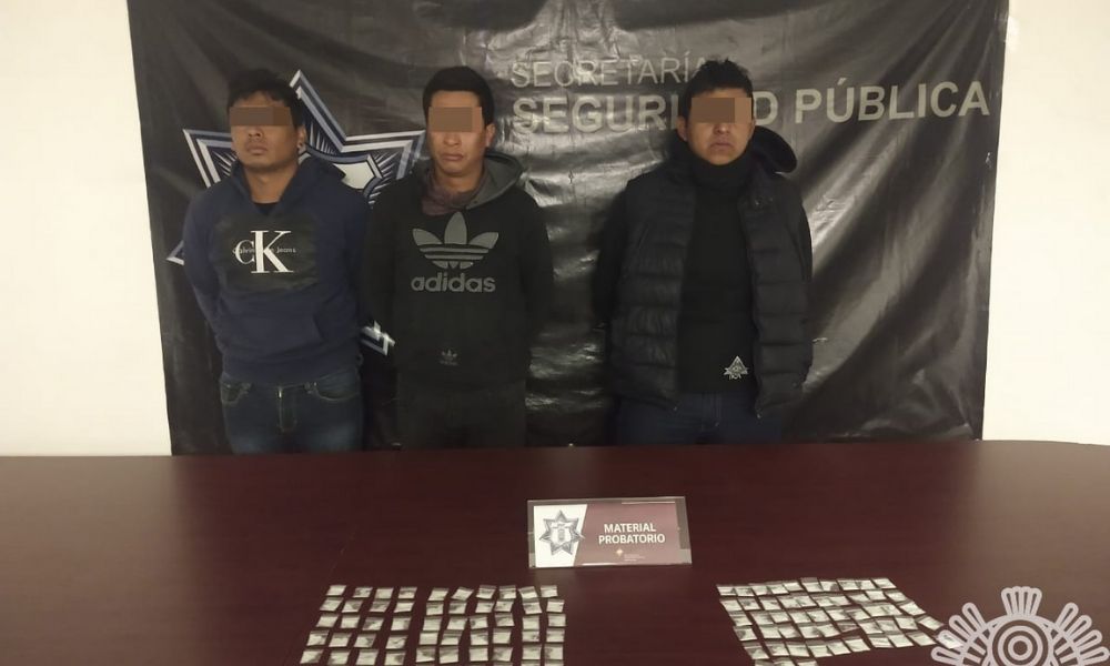 Detienen a tres presuntos narcomenudistas en Texmelucan