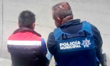 La buena noticia del día: policías salvan a joven de saltar de un puente