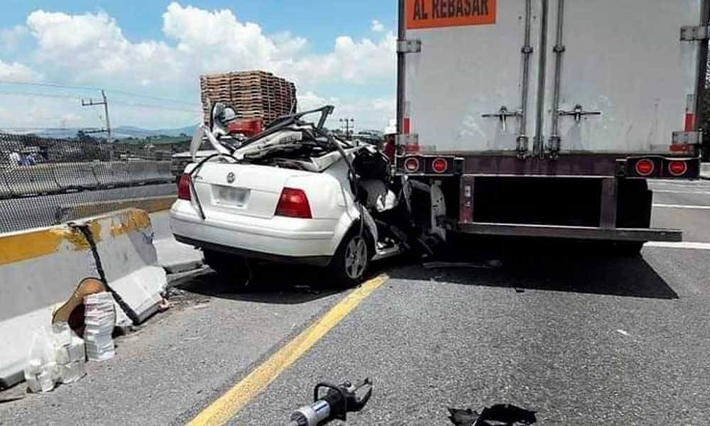 Queda prensado conductor de Jetta en accidente vial de la Puebla-Córdoba