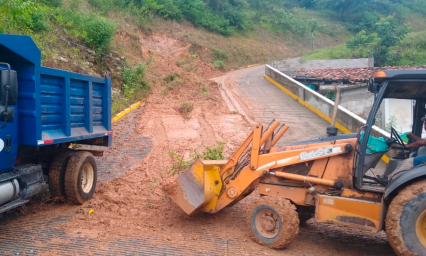 Tormenta tropical deja incomunicado a San Felipe Tepatlán