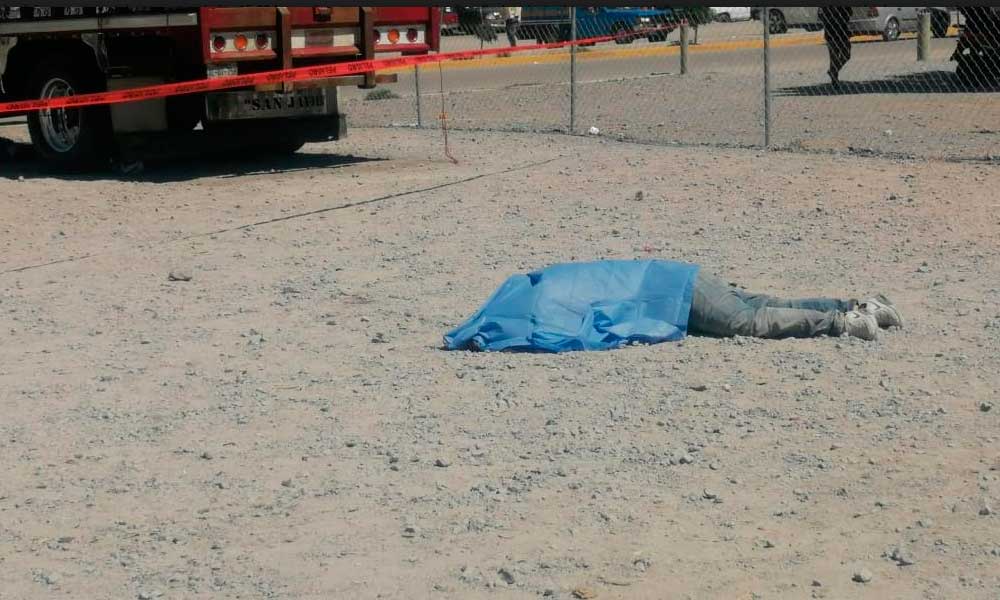 Matan a golpes a presunto ladrón de camioneta en Central de Abastos de Huixcolotla