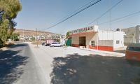 Auto particular choca contra patrulla en Tecamachalco