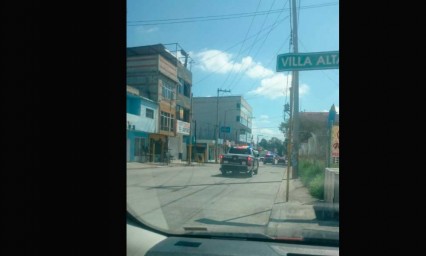 ¡Casi linchan a otro por robo! Policías rescatan a sujeto de turba en Tlanalapa