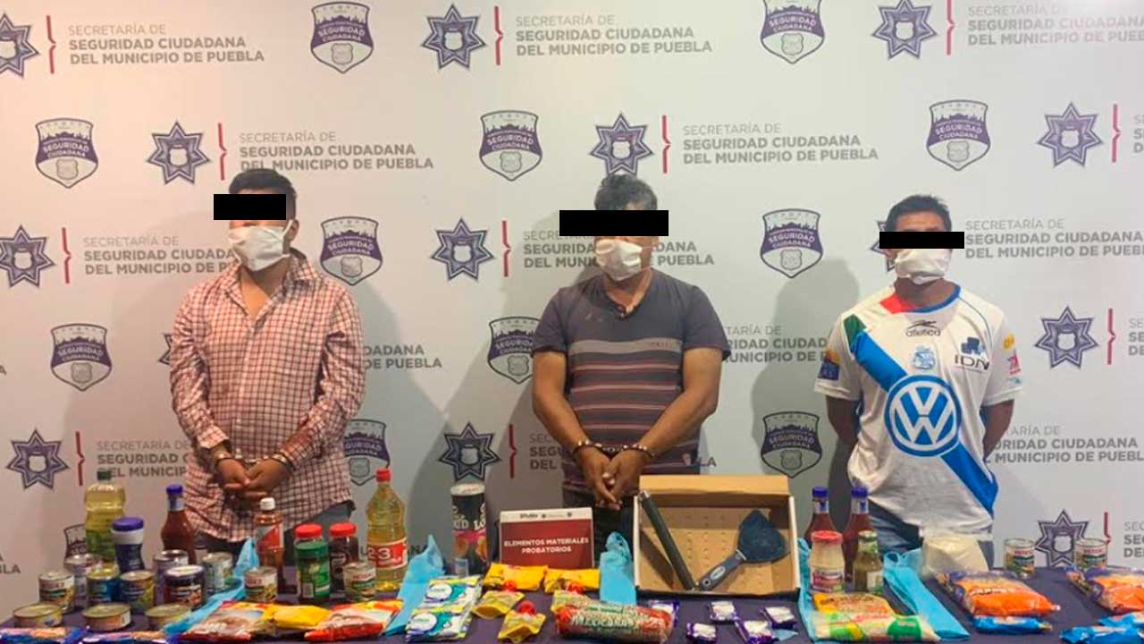 Los cachan luego de robar abarrotes en el Centro de Puebla