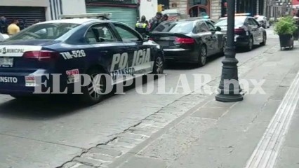 Quiso estacionarse donde no debía y agrede a oficial