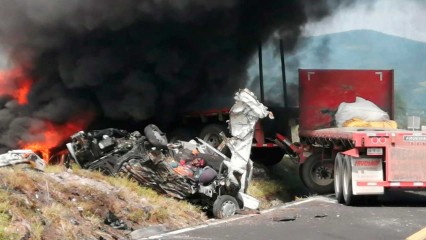 Mueren cinco personas en carambola en la Izúcar- Cuautla, entre ellos un bebé