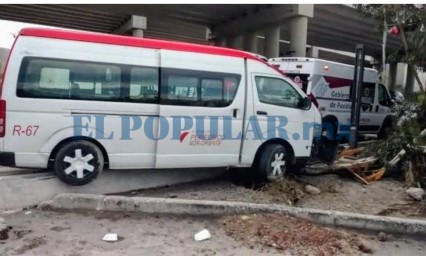 Choca combi contra árbol y deja ocho lesionados