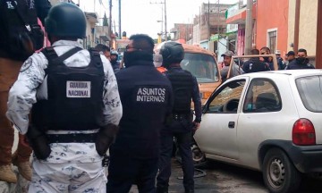 Chocan contra combi en su intento de escapar de la Guardia Nacional