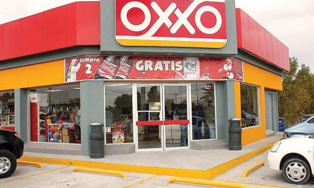 Tras persecución detienen a dos por asalto Oxxo en la colonia Vicente Guerrero de Puebla