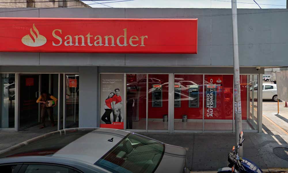 Retira 55 mil pesos de Santander y lo interceptan en Chulavista