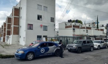 En el inmueble cateado se colocaron sellos en puertas y ventanas. 