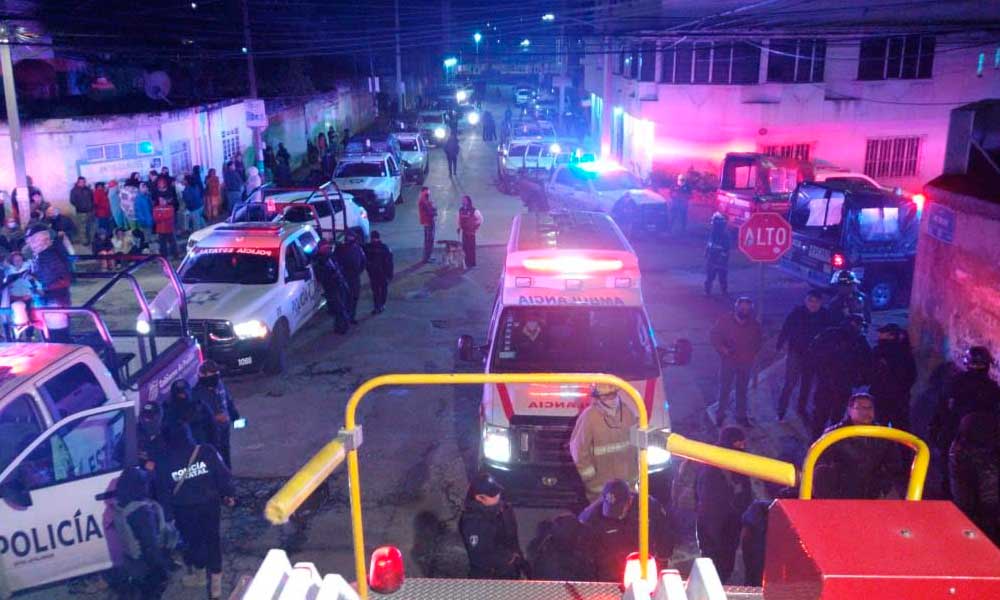 Explota local cargado de bidones de combustible en la 10 de Mayo