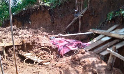 Desgajamiento de tierra cobra la vida de una persona en Huauchinango