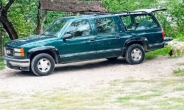 Sujetos armados asaltan a automovilista y le roban camioneta