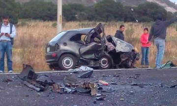 Mueren dos personas al colisionar de frente en Oriental