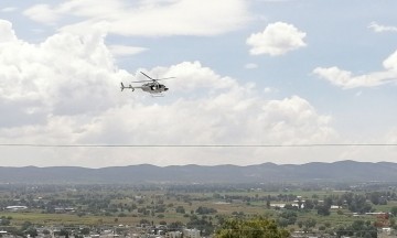 El cortejo fúnebre fue resguardado por un helicóptero de la Policía Estatal Preventiva.