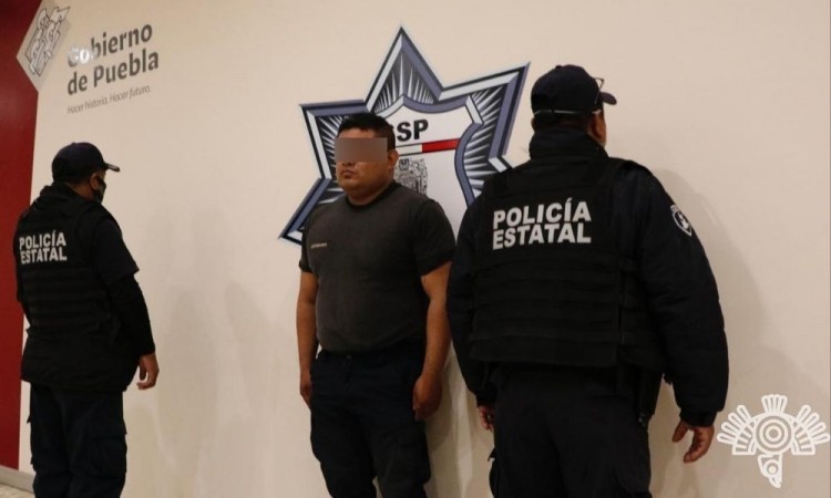 Aseguran a presunto vendedor de armas en Caxhuacan