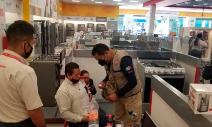 Cuatro sujetos, uno menor de edad, asaltan Elektra de Coronango