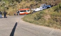 Vuelca unidad del transporte público en Tepepan