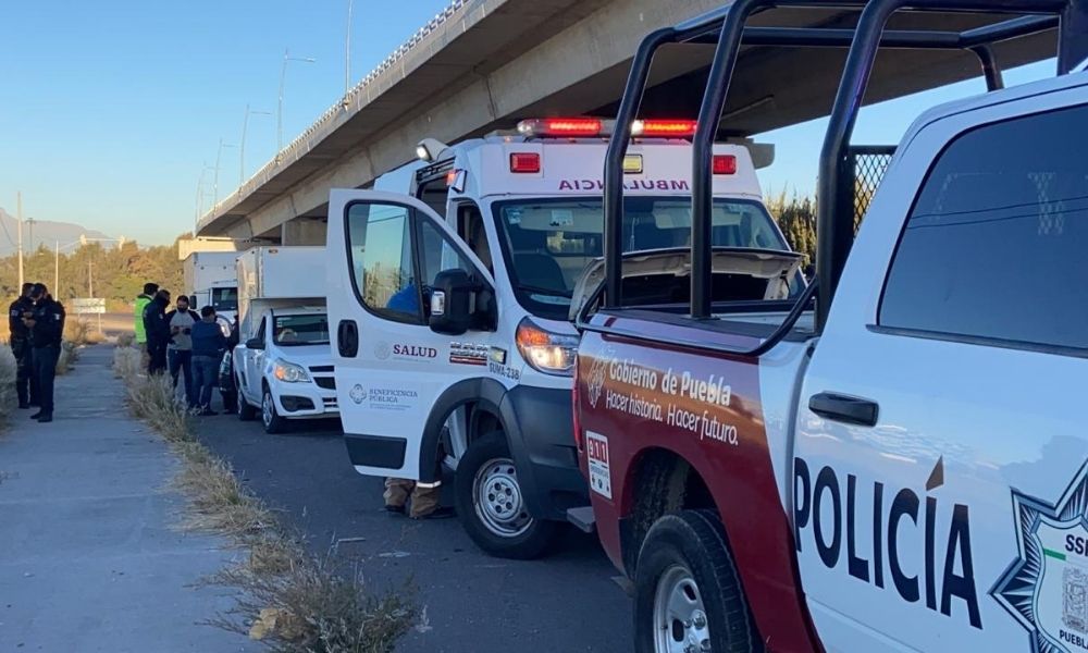 Custodio es baleado durante intento de robo de unidad de carga en la autopista México-Puebla