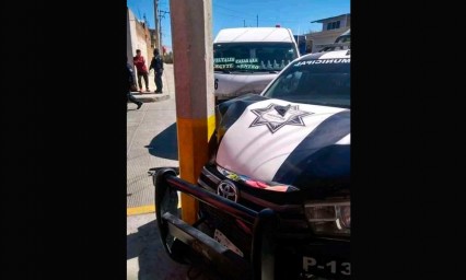 Policías salen lesionados tras chocar contra una combi en Palmar de Bravo