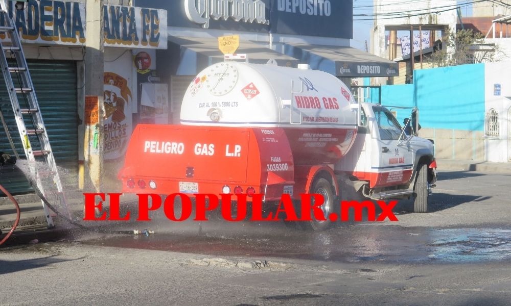 Hallan pipa de gas conectada a toma clandestina en la junta auxiliar de San Pablo Xochimehuacan