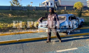 Auto termina en ciclovía y deja dos lesionados en  San Andrés Cholula 