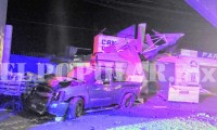 Muerte a domicilio: camioneta se estrella contra casa en Amozoc