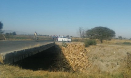 Campesinos localizan cadáver envuelto en plástico en Tecamachalco