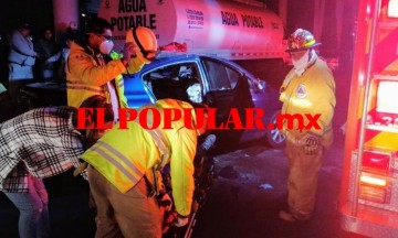Automovilista termina prensado por choque en la colonia San Rafael Oriente, de la capital poblana