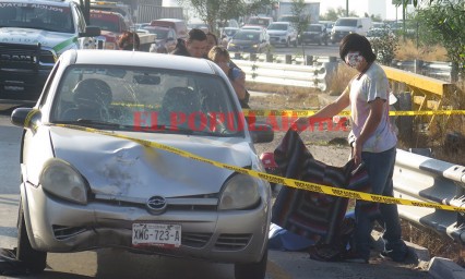 Choque de auto y moto deja una mujer muerta y un herido