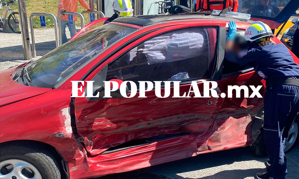 Choque entre dos autos deja seis lesionados leves en Atlixcáyotl