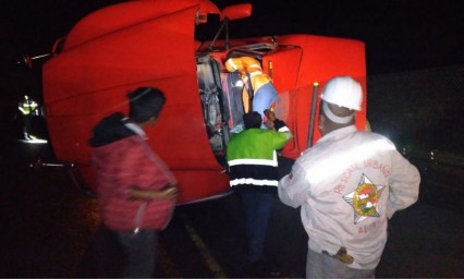 Cierran la autopista México-Tuxpan por volcadura de pipa