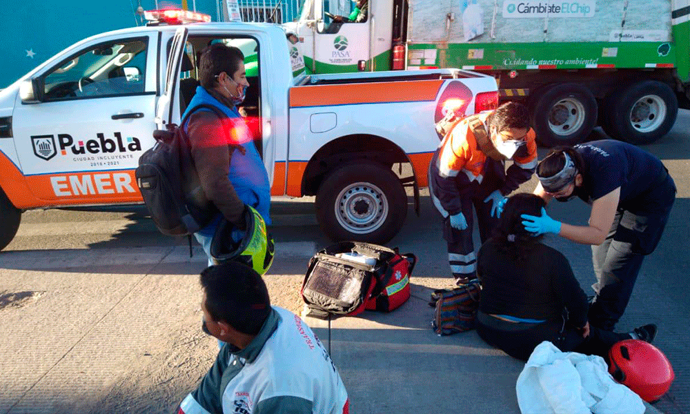 Mujer lesionada por choque de auto y moto Los Pinos Mayorazgo