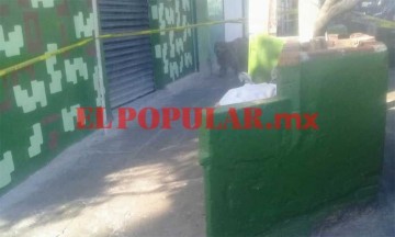 Mujer en situación de calle muere en banca de concreto