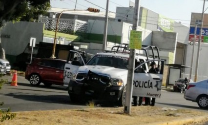 Patrulla ignora luz roja y choca contra particular en la colonia Anzures