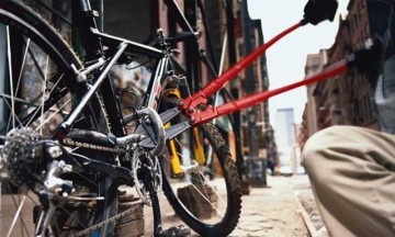 Vigilantes del fraccionamiento Hacienda Santa Clara detienen a dos jóvenes por robo de bicicleta