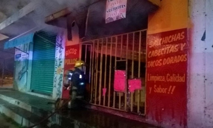 Bomberos sofocan dos incendios al sur de la ciudad de Puebla