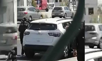 Detienen a traficante de armas frente a Periplaza Puebla