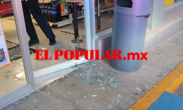 Detienen a hombre por causar daños en Oxxo en la colonia San Alejandro