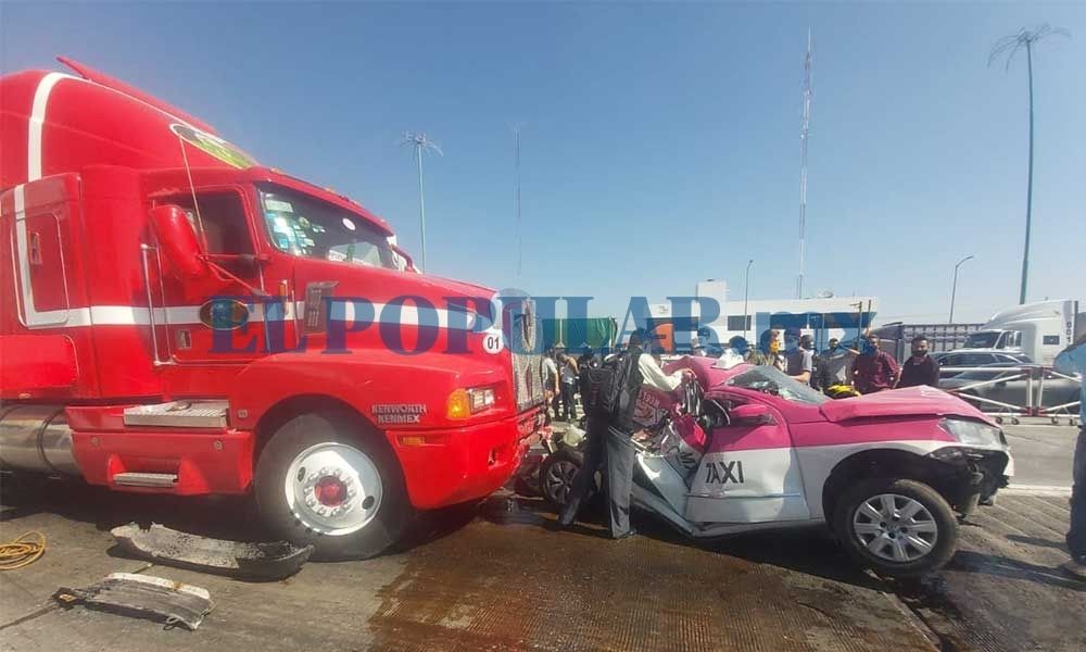Tráiler embiste cuatro vehículos y deja una persona muerta y dos heridas en la autopista Puebla-Orizaba