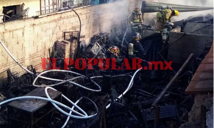 Incendio consume bodega en la 46 Poniente en Puebla 