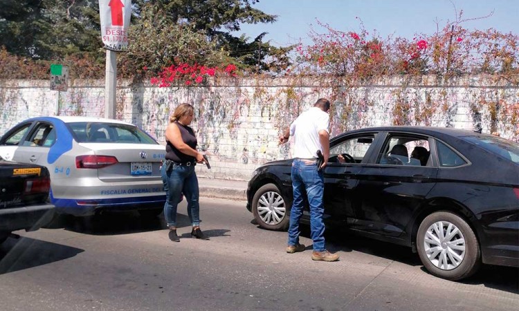 Agentes ministeriales detienen a cinco personas por portar drogas al Sur de Puebla