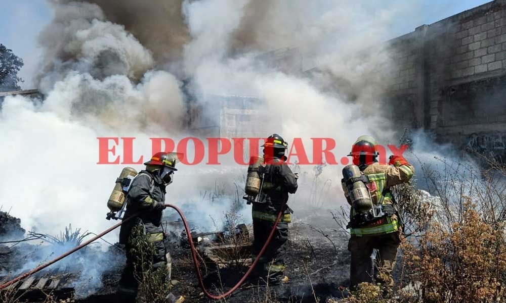 Recicladora en San Jerónimo Caleras se incendia, no hay heridos