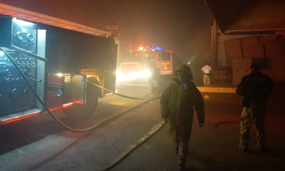 Reportan incendio en fábrica de cartón de Cholula 