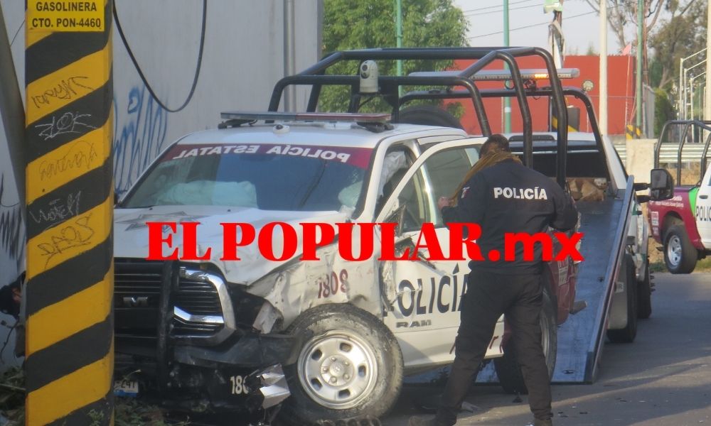 Patrulla estatal choca contra poste en San Pedro Cholula