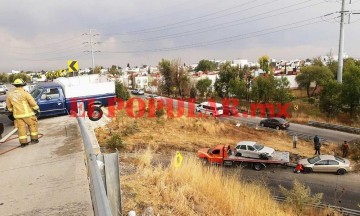 Ocurren cuatro percances en el Periférico Ecológico por piso mojado