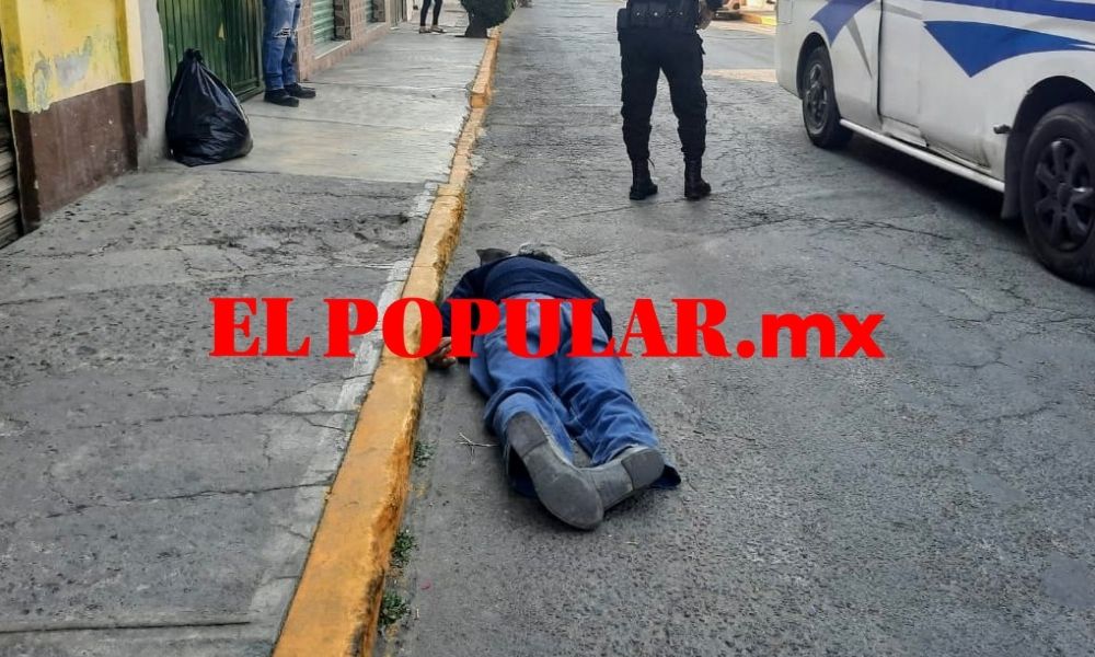 Adulto mayor muere en vía pública en San Pedro Cholula